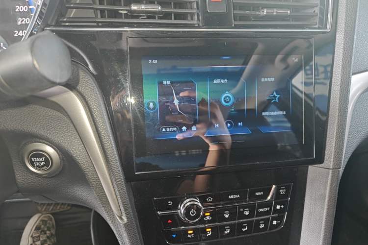 Used Venucia D60 2018 1.6L CVT Smart Connect Elite Edition Audio And AC Panel