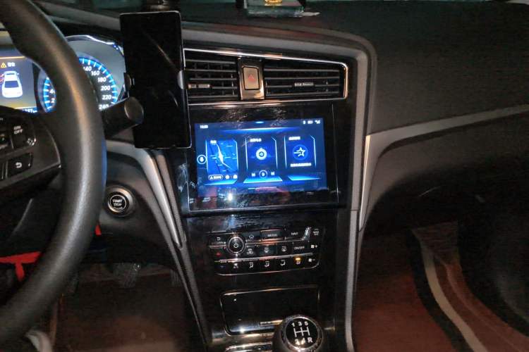 Used Venucia D60 2018 1.6L Manual Smart Connect Elite Edition Audio And AC Panel