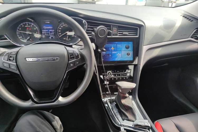 Used Venucia D60 2018 1.6L CVT Smart Connect Elite Edition Audio And AC Panel