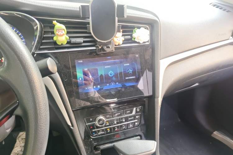 Used Venucia D60 2018 1.6L CVT Smart Connect Elite Edition Audio And AC Panel