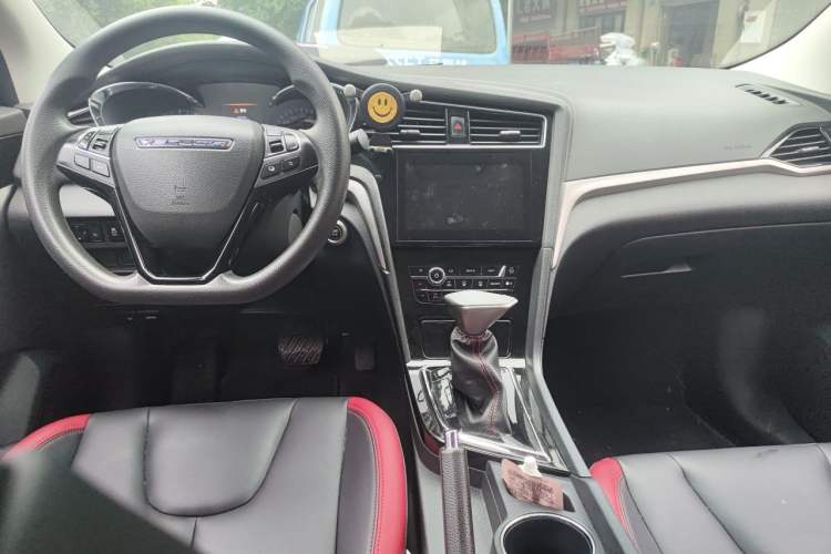 Used Venucia D60 2018 1.6L CVT Smart Connect Elite Edition Center Console