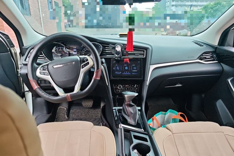Used Venucia D60 2018 1.6L CVT Smart Connect Elite Edition Center Console