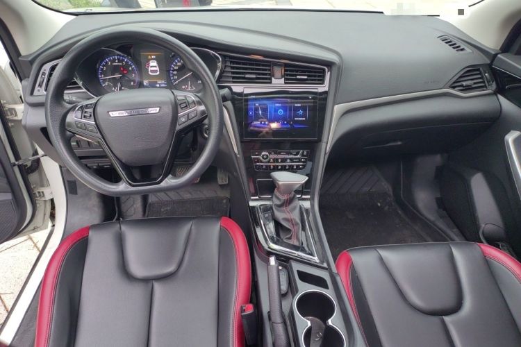 Used Venucia D60 2018 1.6L CVT Smart Connect Elite Edition Center Console
