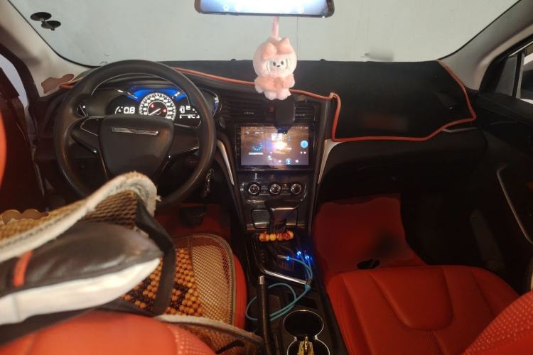 Used Venucia D60 2018 1.6L CVT Comfort Edition Center Console
