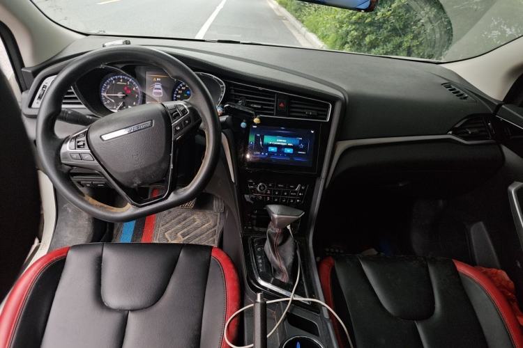 Used Venucia D60 2018 1.6L CVT Smart Connect Elite Edition Center Console