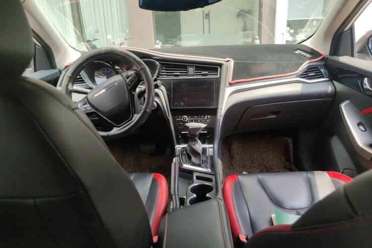 Used Venucia D60 2018 1.6L CVT Smart Connect Elite Edition Center Console