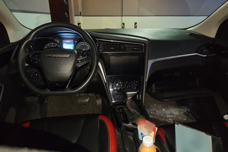 Used Venucia D60 2018 1.6L CVT Smart Connect Elite Edition Center Console