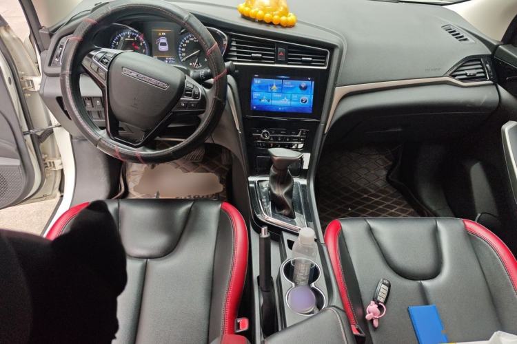 Used Venucia D60 2018 1.6L CVT Smart Connect Elite Edition Center Console