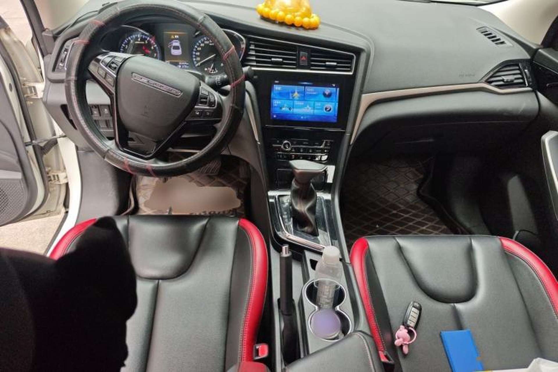 Used Venucia D60 2018 1.6L CVT Smart Connect Elite Edition Center Console