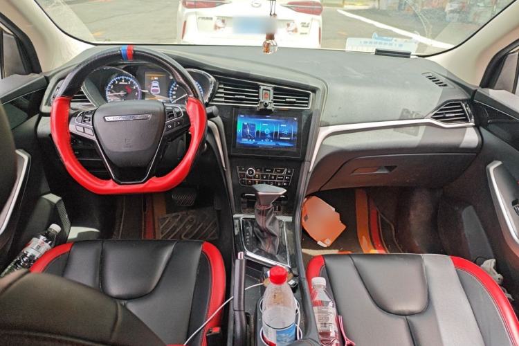 Used Venucia D60 2018 1.6L CVT Smart Connect Elite Edition Center Console