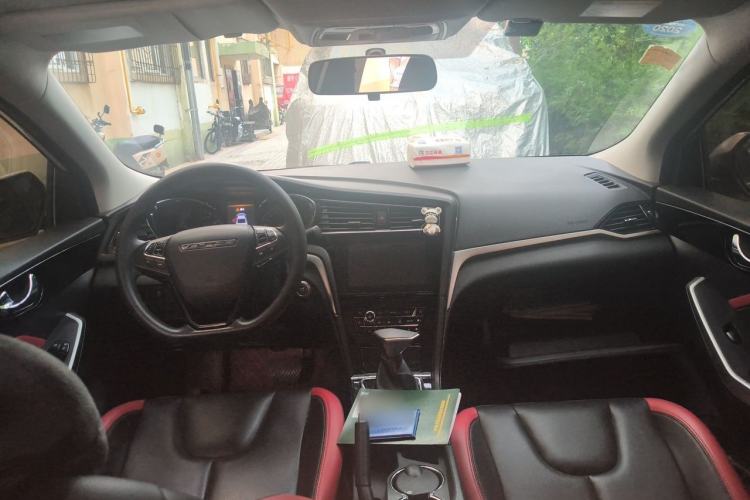 Used Venucia D60 2018 1.6L CVT Smart Connect Elite Edition Center Console