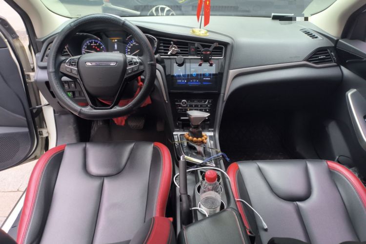 Used Venucia D60 2018 1.6L CVT Smart Connect Elite Edition Center Console