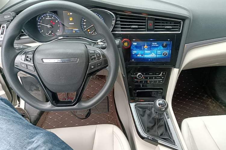Used Venucia D60 2018 1.6L Manual Smart Connect Elite Edition Center Console