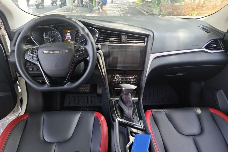 Used Venucia D60 2018 1.6L CVT Smart Connect Elite Edition Center Console