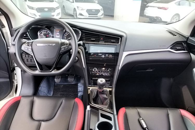 Used Venucia D60 2018 1.6L Manual Smart Connect Elite Edition Center Console