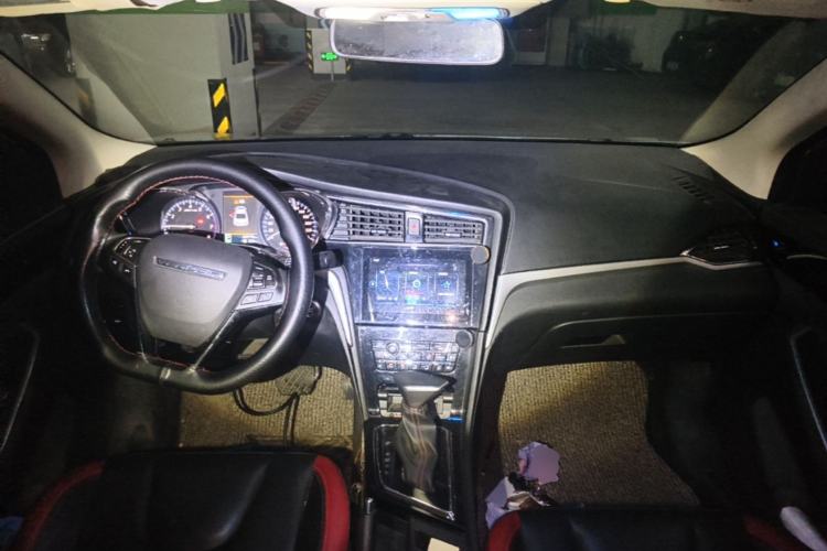 Used Venucia D60 2018 1.6L CVT Smart Connect Elite Edition Center Console
