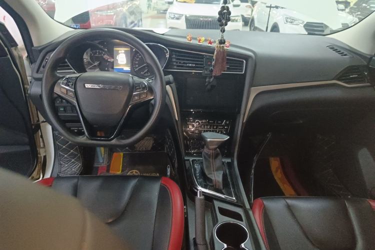 Used Venucia D60 2018 1.6L CVT Smart Connect Elite Edition Center Console