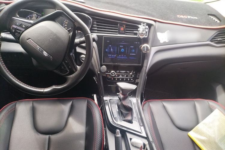 Used Venucia D60 2018 1.6L CVT Smart Connect Luxury Edition Center Console