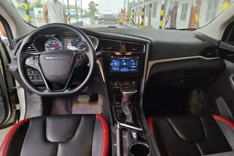 Used Venucia D60 2018 1.6L CVT Smart Connect Elite Edition Center Console