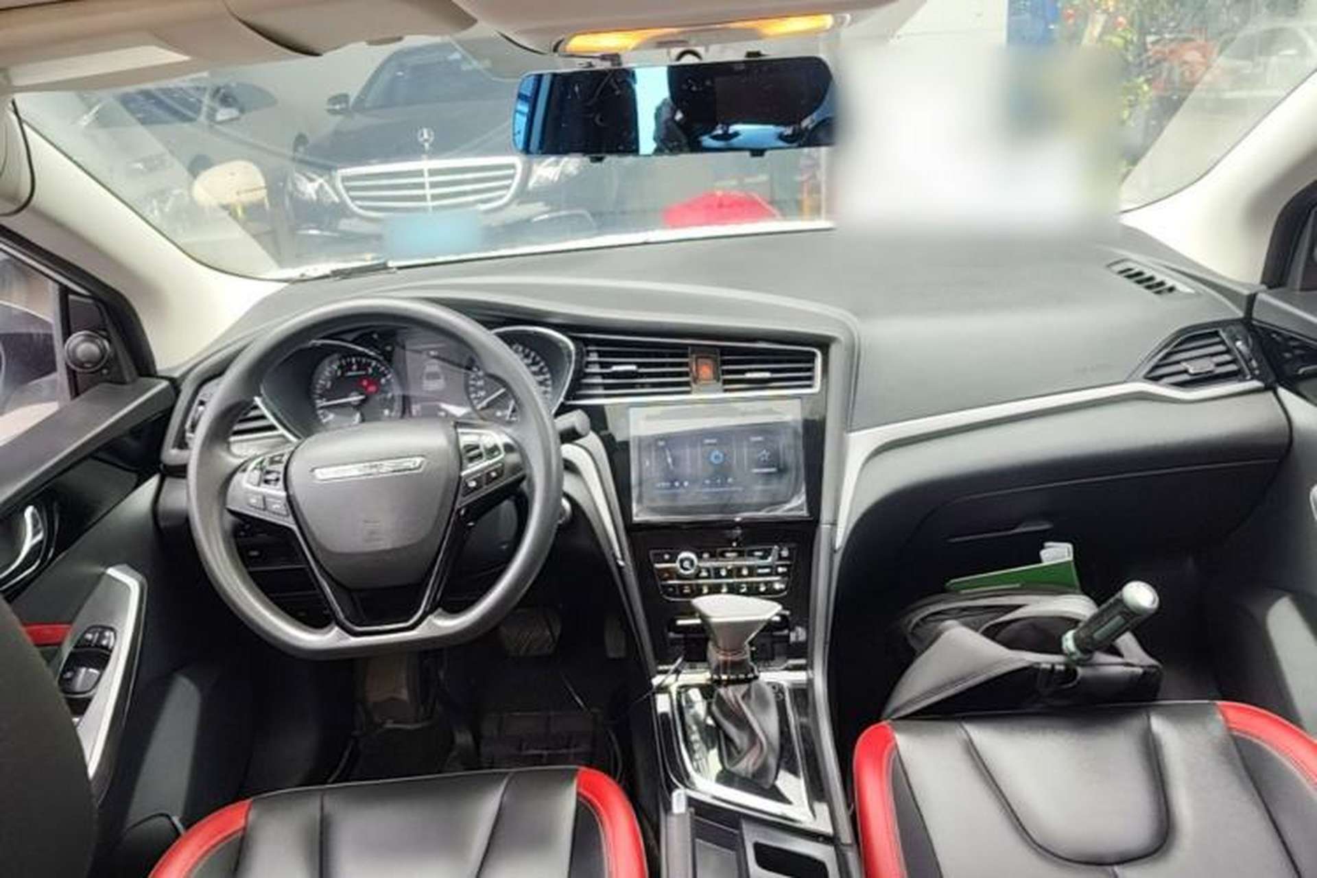 Used Venucia D60 2018 1.6L CVT Smart Connect Elite Edition Center Console