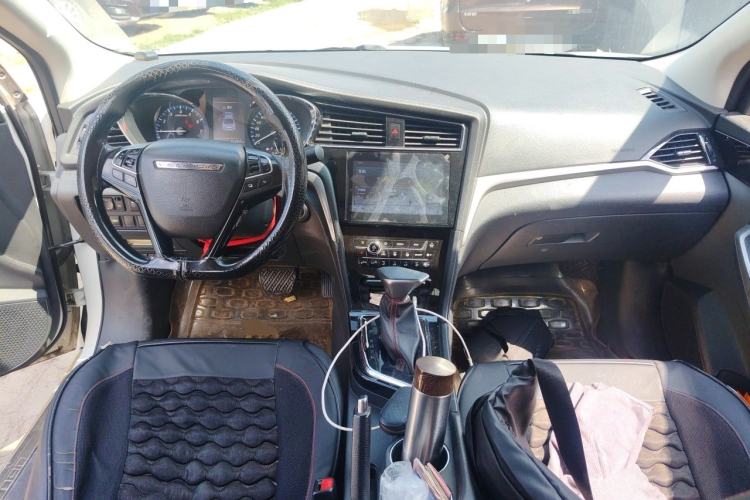 Used Venucia D60 2018 1.6L CVT Smart Connect Elite Edition Center Console