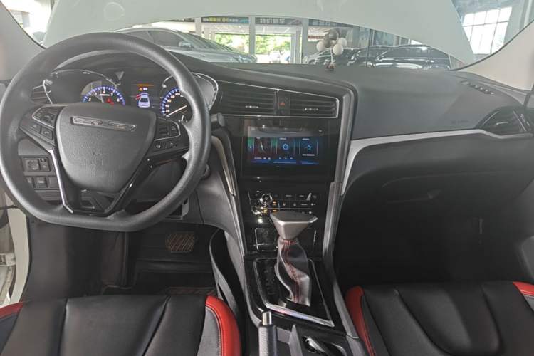 Used Venucia D60 2018 1.6L CVT Smart Connect Elite Edition Center Console