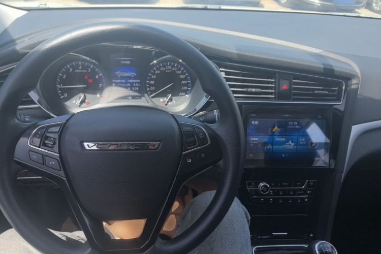 Used Venucia D60 2018 1.6L Manual Smart Connect Elite Edition Center Console