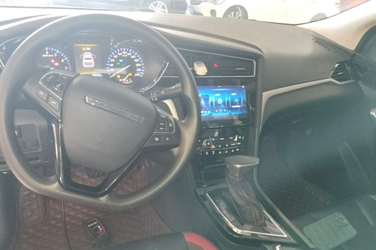 Used Venucia D60 2018 1.6L CVT Smart Connect Elite Edition Center Console