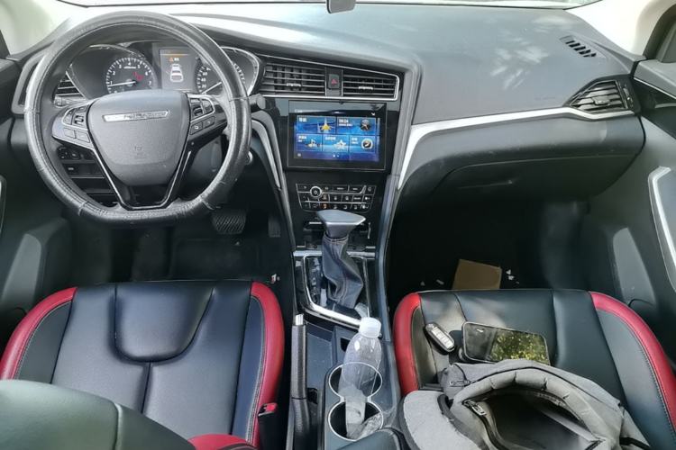 Used Venucia D60 2018 1.6L CVT Smart Connect Elite Edition Center Console