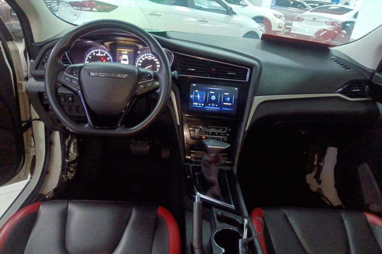 Used Venucia D60 2018 1.6L CVT Smart Connect Elite Edition Center Console