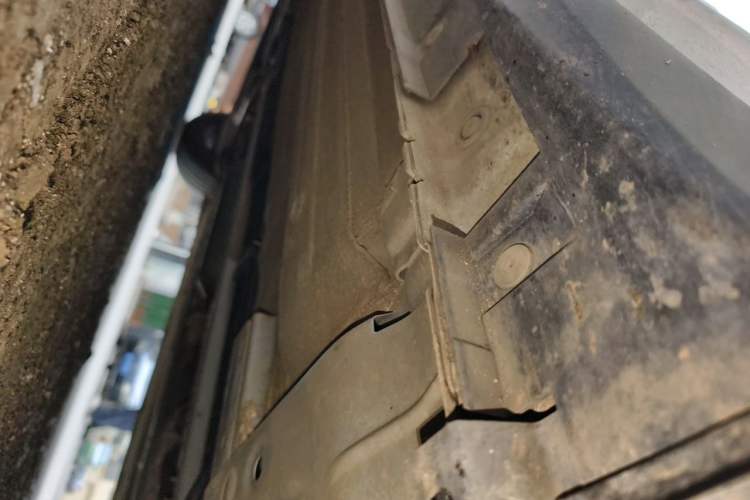 Used Venucia D60 2018 1.6L Manual Smart Connect Elite Edition Chassis Front Right