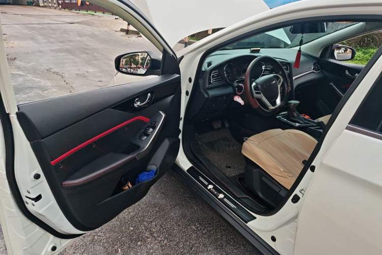 Used Venucia D60 2018 1.6L CVT Smart Connect Elite Edition Driver Seat