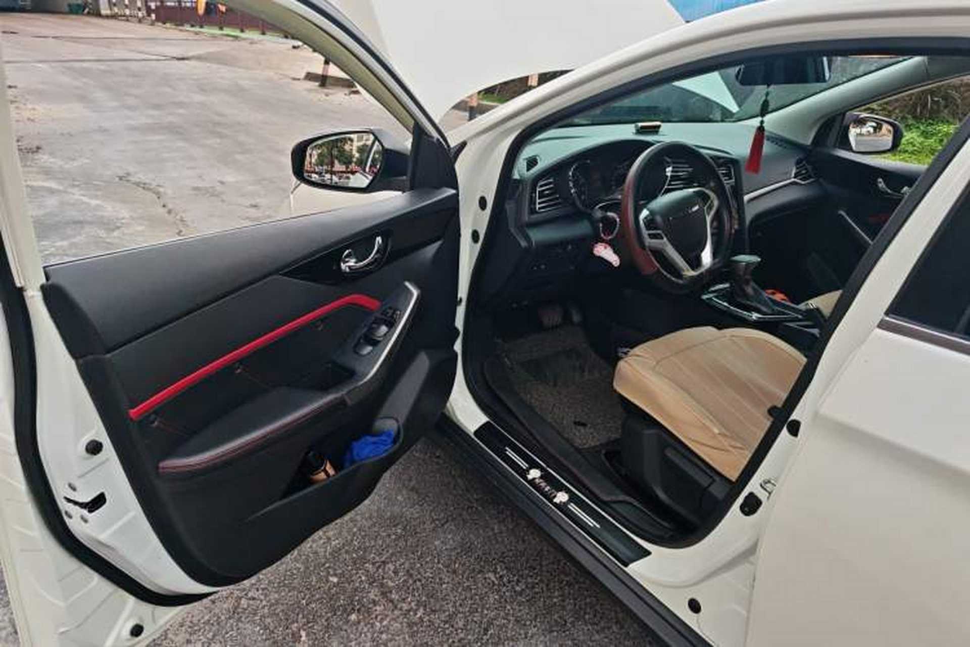 Used Venucia D60 2018 1.6L CVT Smart Connect Elite Edition Driver Seat