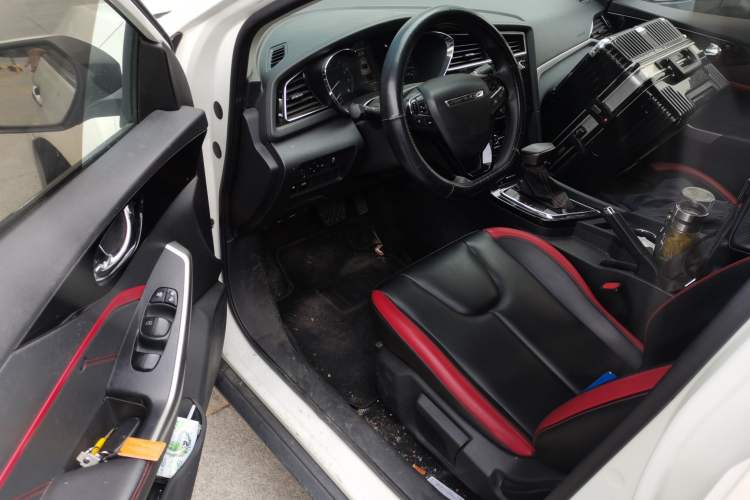 Used Venucia D60 2018 1.6L CVT Smart Connect Elite Edition Driver Seat