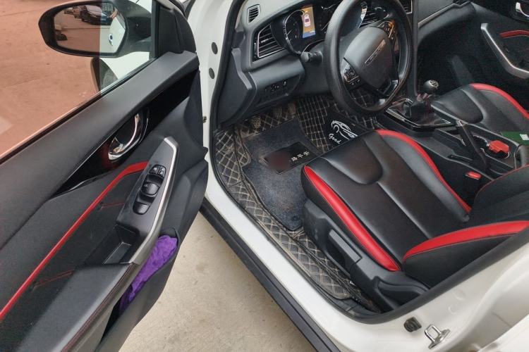 Used Venucia D60 2018 1.6L Manual Smart Connect Elite Edition Driver Seat