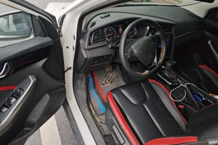 Used Venucia D60 2018 1.6L CVT Smart Connect Elite Edition Driver Seat