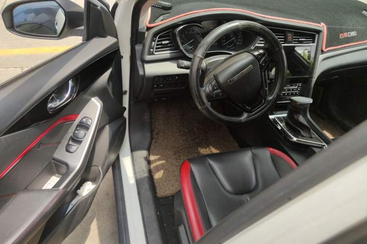 Used Venucia D60 2018 1.6L CVT Smart Connect Elite Edition Driver Seat