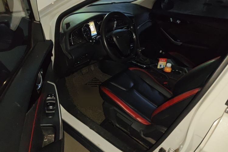 Used Venucia D60 2018 1.6L CVT Smart Connect Elite Edition Driver Seat