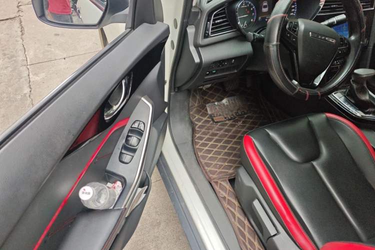 Used Venucia D60 2018 1.6L CVT Smart Connect Elite Edition Driver Seat