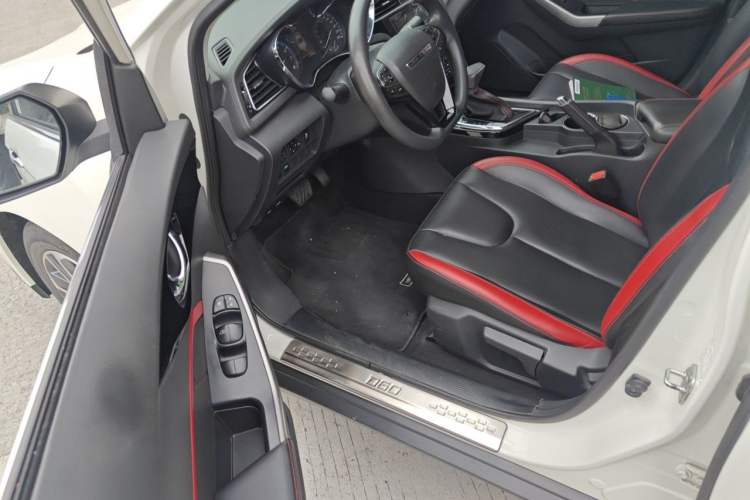 Used Venucia D60 2018 1.6L CVT Smart Connect Elite Edition Driver Seat