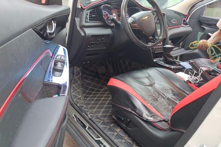Used Venucia D60 2018 1.6L CVT Smart Connect Luxury Edition Driver Seat