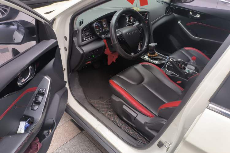 Used Venucia D60 2018 1.6L CVT Smart Connect Elite Edition Driver Seat