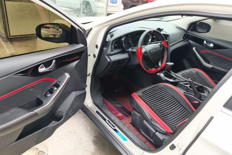 Used Venucia D60 2018 1.6L CVT Smart Connect Elite Edition Driver Seat