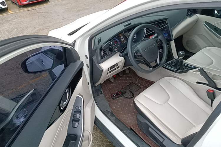 Used Venucia D60 2018 1.6L Manual Smart Connect Elite Edition Driver Seat