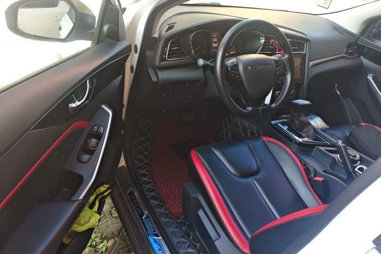 Used Venucia D60 2018 1.6L CVT Smart Connect Elite Edition Driver Seat