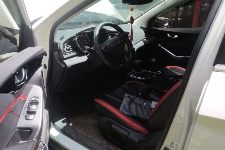 Used Venucia D60 2018 1.6L CVT Smart Connect Elite Edition Driver Seat