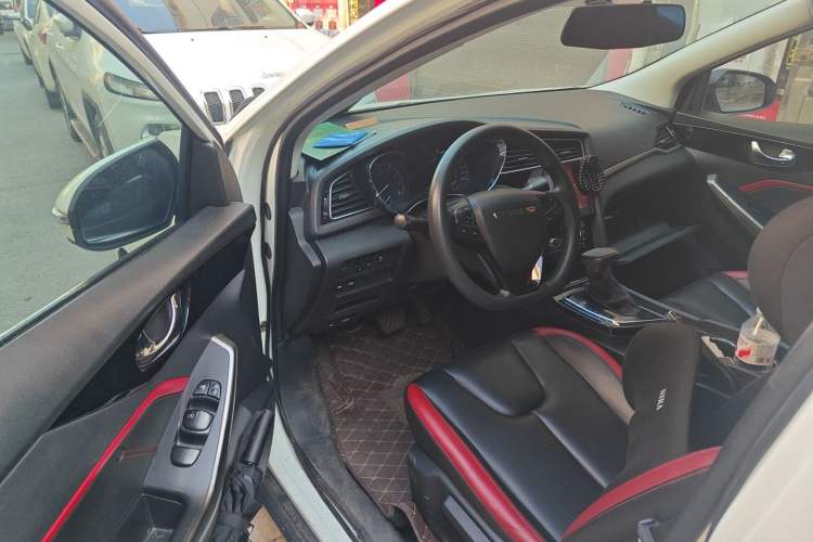 Used Venucia D60 2018 1.6L CVT Smart Connect Elite Edition Driver Seat