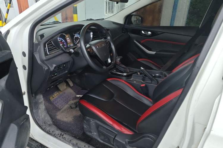 Used Venucia D60 2018 1.6L CVT Smart Connect Elite Edition Driver Seat