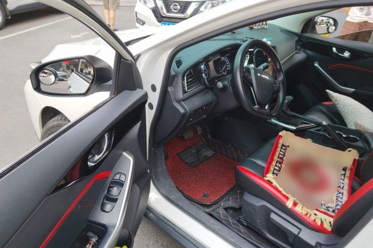 Used Venucia D60 2018 1.6L CVT Smart Connect Elite Edition Driver Seat