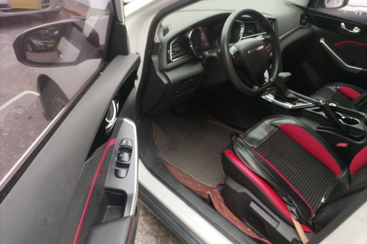 Used Venucia D60 2018 1.6L CVT Smart Connect Elite Edition Driver Seat